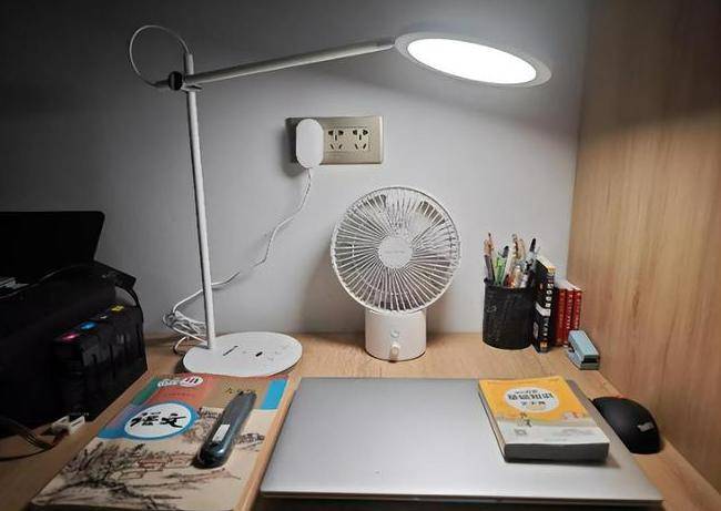 护眼台灯怎么选看哪些指标？护眼台灯十大排名综合盘点