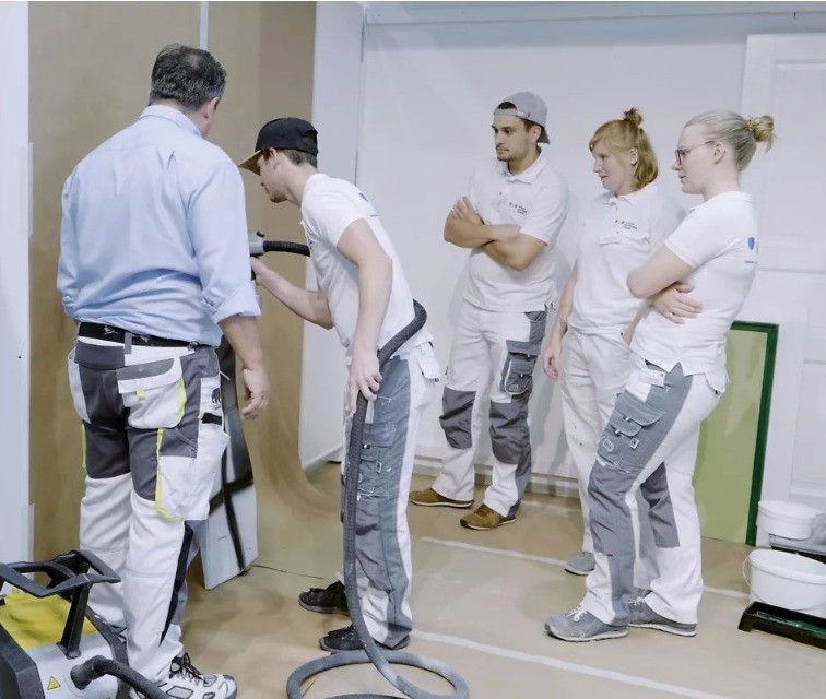 选择德爱威建筑涂料，打造高品质建筑墙面