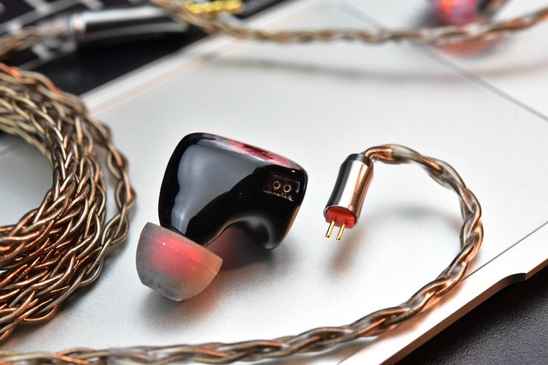 KINERA NORN耳机试听，一圈四铁的杂食均衡塞！