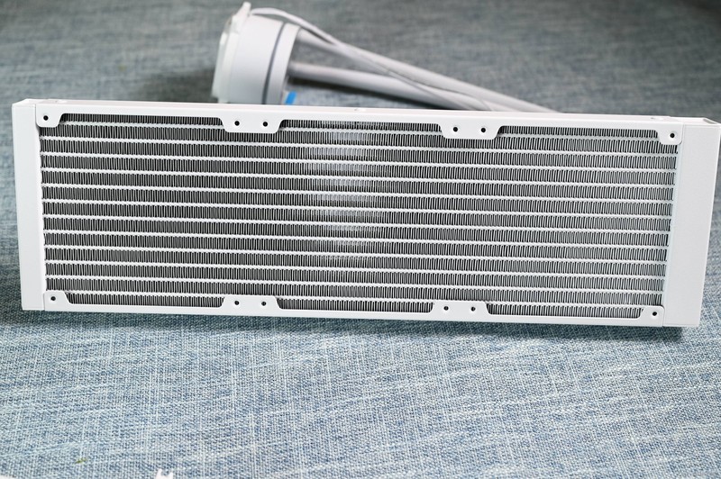 设计简约的骨伽双刃机箱，配上骨伽天吴T5散热器，真是装机好搭档