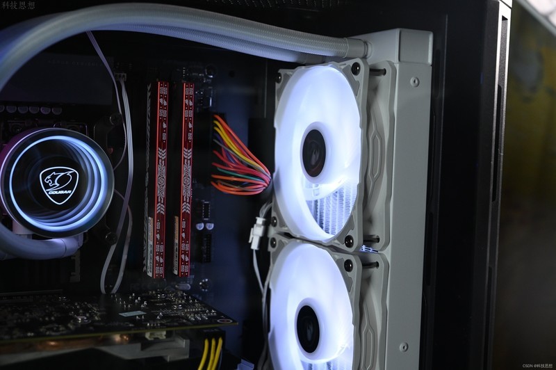 设计简约的骨伽双刃机箱，配上骨伽天吴T5散热器，真是装机好搭档