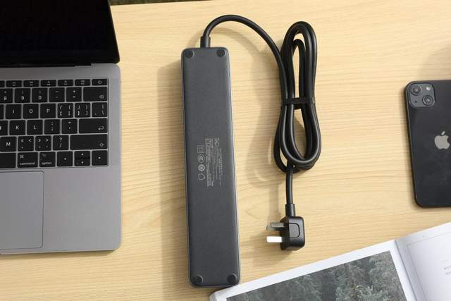 绿联高端款排插来袭：工业级防雷技术搭载防过载，刷新你对排插的认知