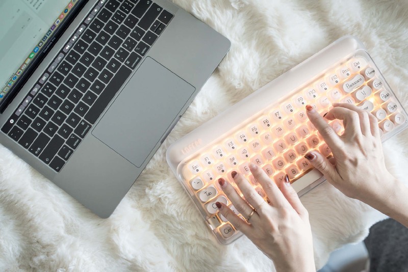 跨界美妆新单品，你的下一款化妆品也可以是DOT粉底液机械键盘