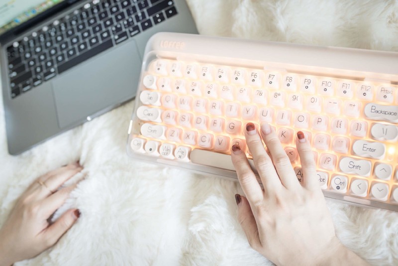 跨界美妆新单品，你的下一款化妆品也可以是DOT粉底液机械键盘