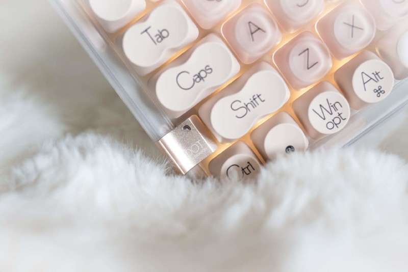 跨界美妆新单品，你的下一款化妆品也可以是DOT粉底液机械键盘