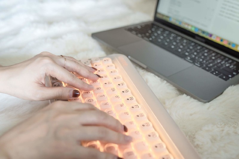 跨界美妆新单品，你的下一款化妆品也可以是DOT粉底液机械键盘