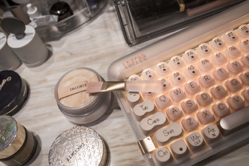 跨界美妆新单品，你的下一款化妆品也可以是DOT粉底液机械键盘