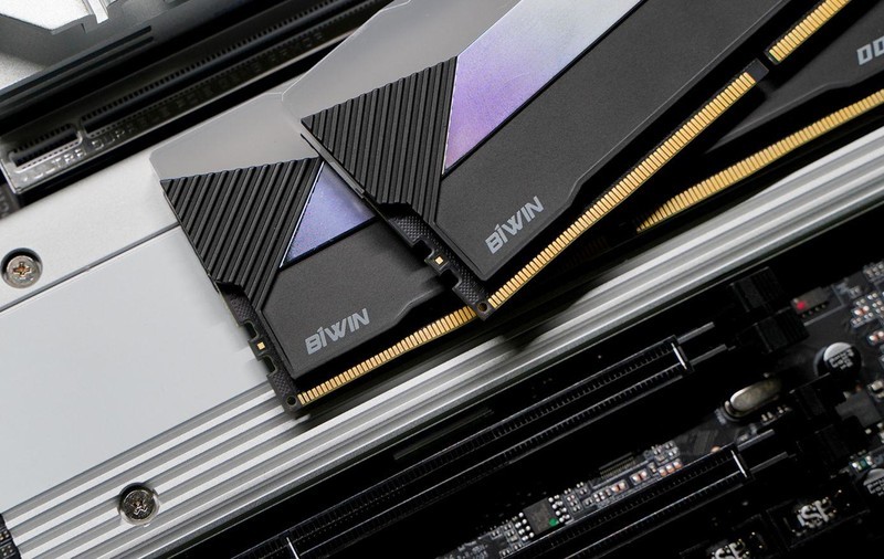 3倍RGB发光面积 能超8000MHz 佰维存储WOOKONG DX100内存评测