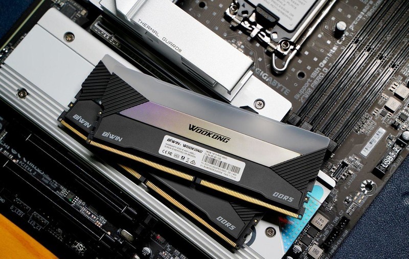 3倍RGB发光面积 能超8000MHz 佰维存储WOOKONG DX100内存评测