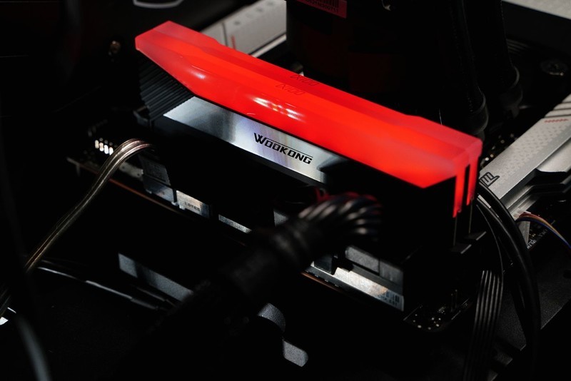 3倍RGB发光面积 能超8000MHz 佰维存储WOOKONG DX100内存评测