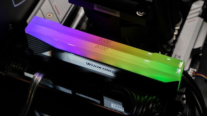 3倍RGB发光面积 能超8000MHz 佰维存储WOOKONG DX100内存评测
