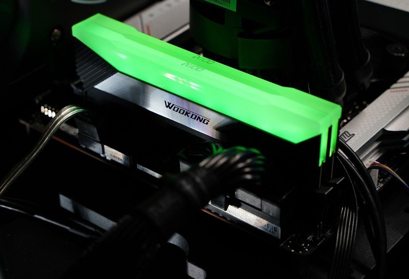 3倍RGB发光面积 能超8000MHz 佰维存储WOOKONG DX100内存评测