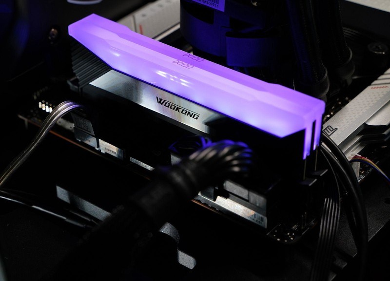 3倍RGB发光面积 能超8000MHz 佰维存储WOOKONG DX100内存评测