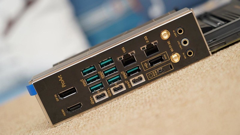 天命人来袭，实测验证9700X、14700K谁更适合游戏&黑神话悟空海景房主机分享