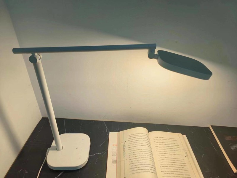 多维度对比三款护眼台灯测评，包含书客、飞利浦、米家等品牌