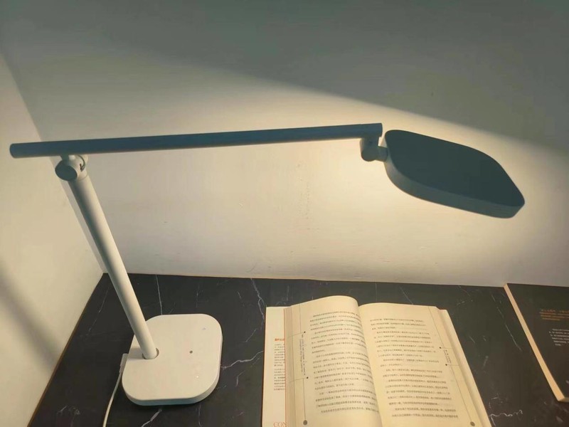 多维度对比三款护眼台灯测评，包含书客、飞利浦、米家等品牌