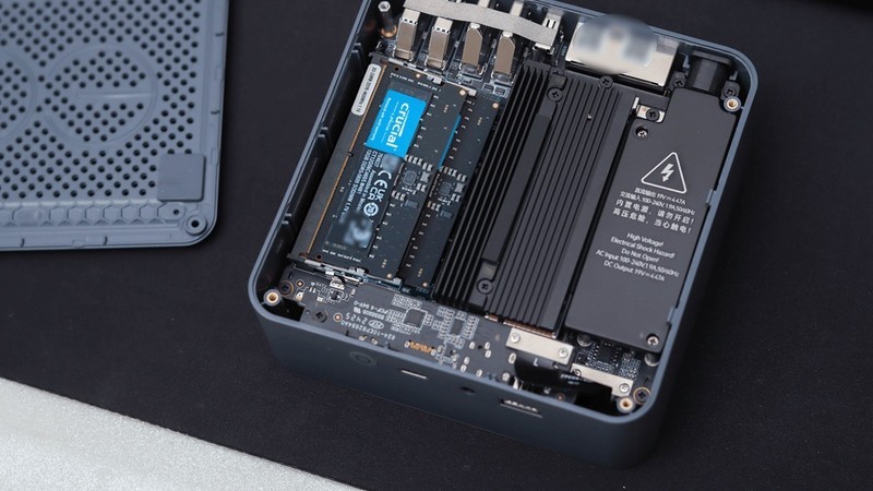 没有任何存在感的电脑！巴掌大小跑分百万，7735HS处理器售一千多