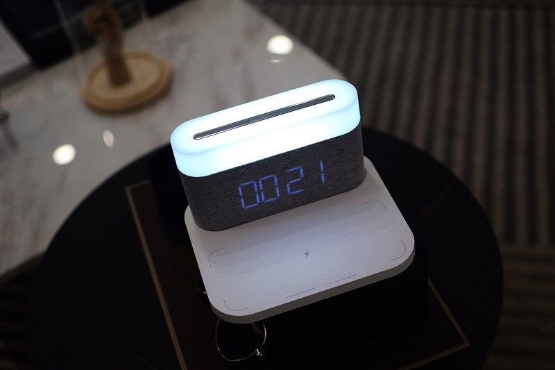 床头有它就够了 VFZ无线充.闹钟.小夜灯