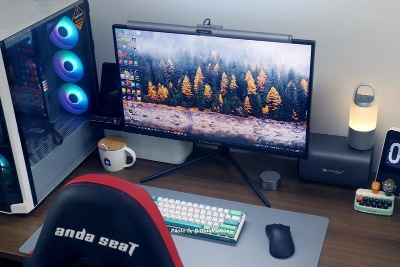 桌面冷暖光，墙面RGB，巧用Yeelight屏幕挂灯Pro打造完美桌搭方案