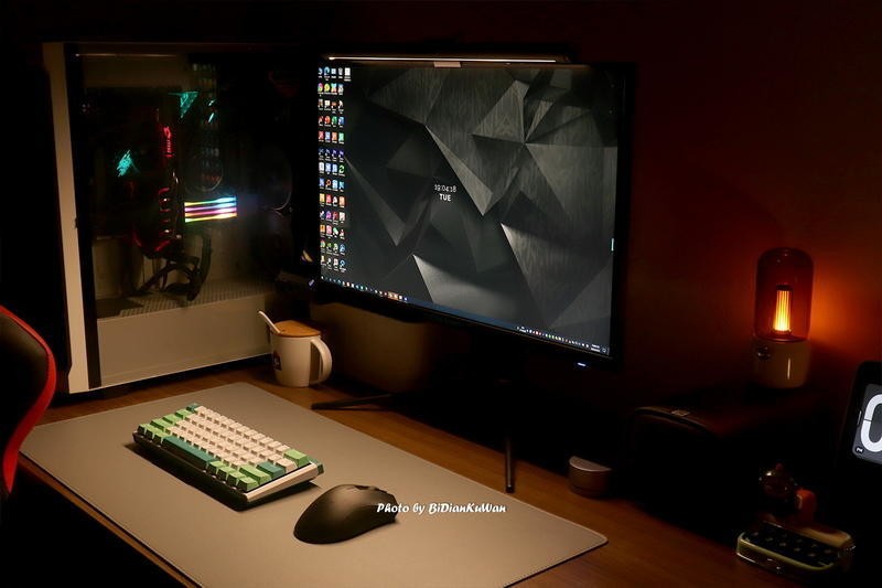 桌面冷暖光，墙面RGB，巧用Yeelight屏幕挂灯Pro打造完美桌搭方案