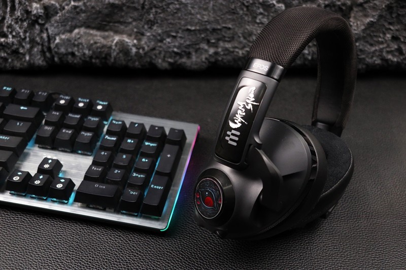 三模连接 听声辨位 制胜体验——音珀H3 Hybrid暖雪联名款体验