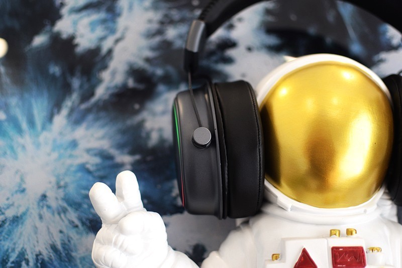 震撼音效体验，雷柏VH800双模无线RGB游戏耳机详测