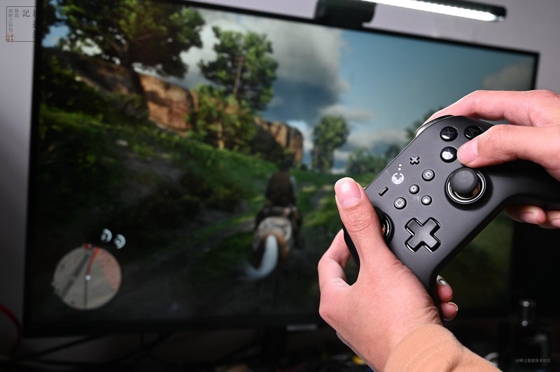 国产游戏外设这几年进步很快，这款手柄上面就有不少黑科技