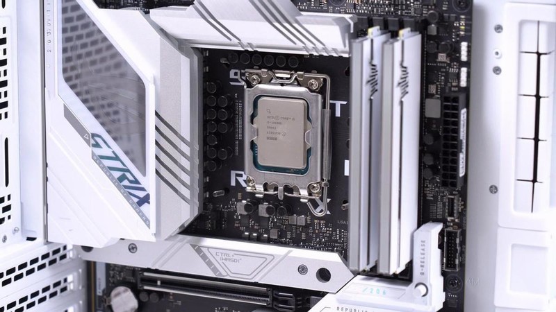 年终奖发了，喜提名人堂RTX4080水冷海景房主机