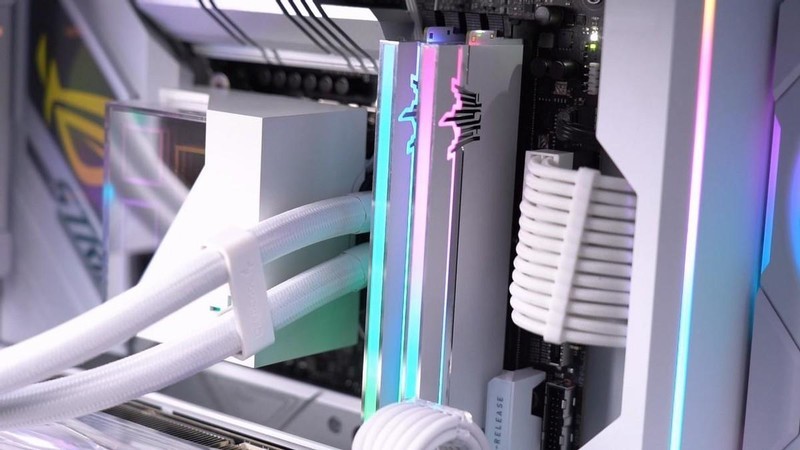 年终奖发了，喜提名人堂RTX4080水冷海景房主机