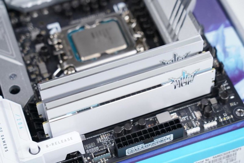 年终奖发了，喜提名人堂RTX4080水冷海景房主机