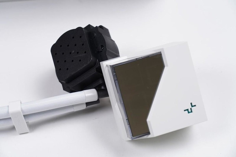 年终奖发了，喜提名人堂RTX4080水冷海景房主机