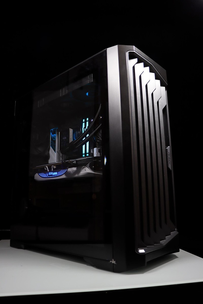 9900X VS 14900K，谁才是多面手？X670E 吹雪与 RTX 4080 SUPER 月白搭台