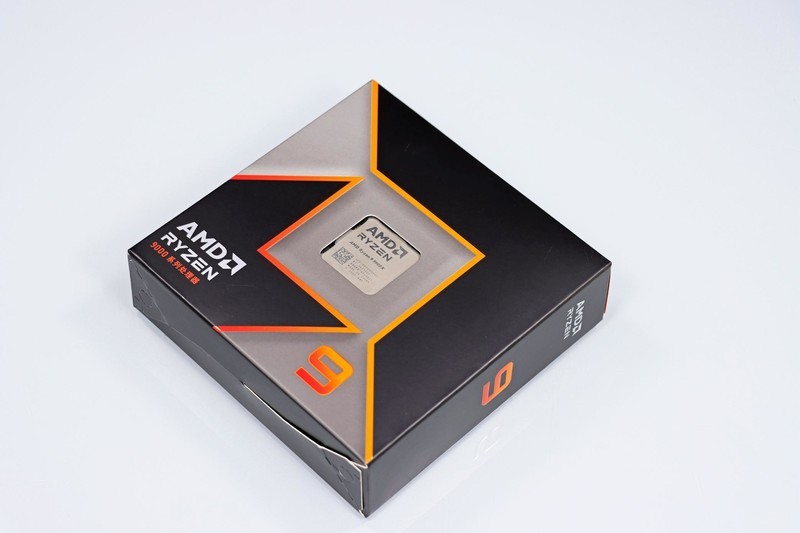 9900X VS 14900K，谁才是多面手？X670E 吹雪与 RTX 4080 SUPER 月白搭台