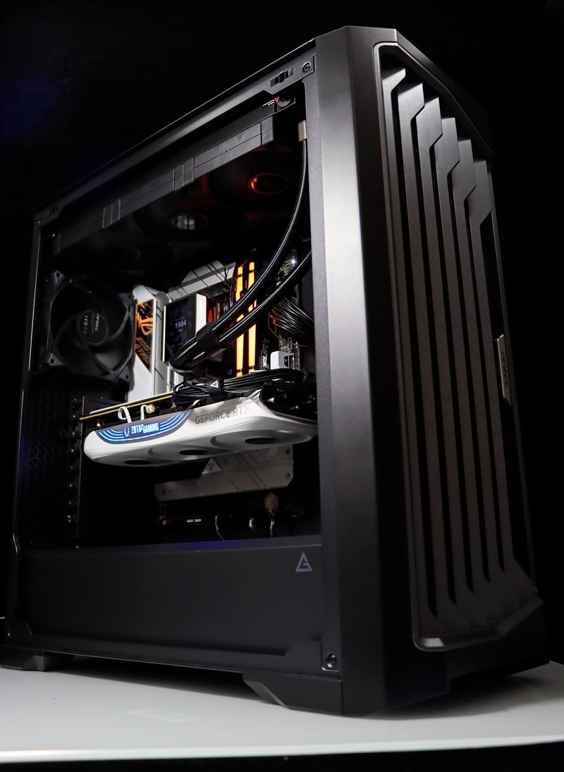 9900X VS 14900K，谁才是多面手？X670E 吹雪与 RTX 4080 SUPER 月白搭台