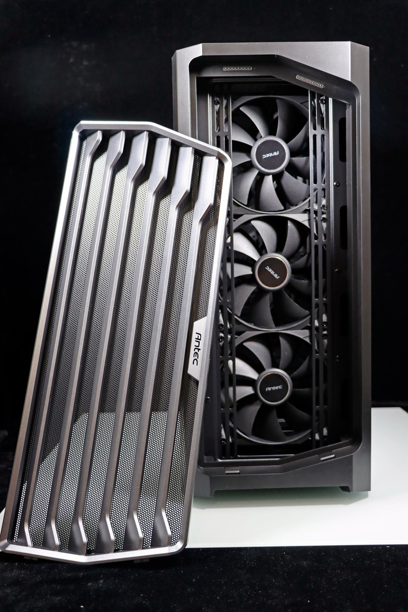 9900X VS 14900K，谁才是多面手？X670E 吹雪与 RTX 4080 SUPER 月白搭台