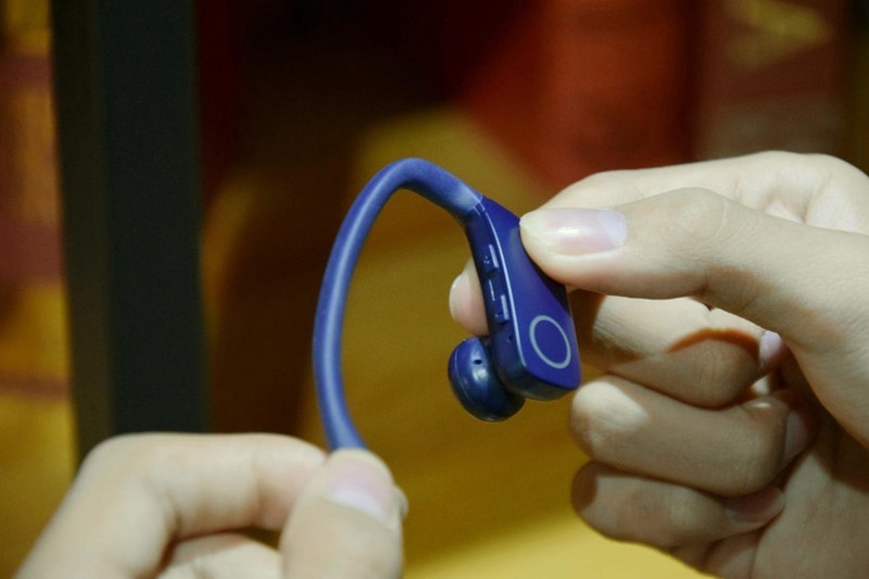 满足剧烈运动佩戴，融入TWS技术，入门级运动耳机SANAG塞那Z9点评