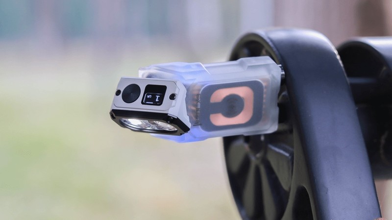 务本X3猫头鹰：首款无线充电多功能户外手电，还带磁吸，有点强