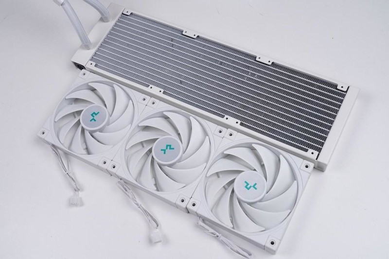 年终奖发了，喜提名人堂RTX4080水冷海景房主机