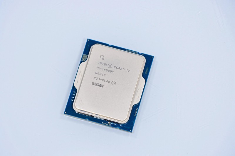 9900X VS 14900K，谁才是多面手？X670E 吹雪与 RTX 4080 SUPER 月白搭台