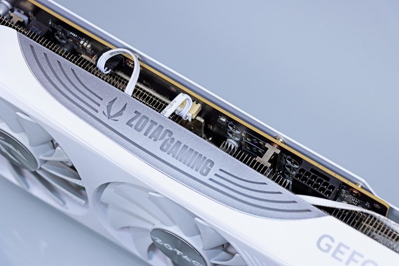 9900X VS 14900K，谁才是多面手？X670E 吹雪与 RTX 4080 SUPER 月白搭台