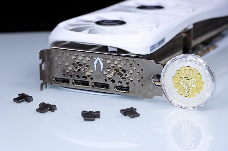 9900X VS 14900K，谁才是多面手？X670E 吹雪与 RTX 4080 SUPER 月白搭台