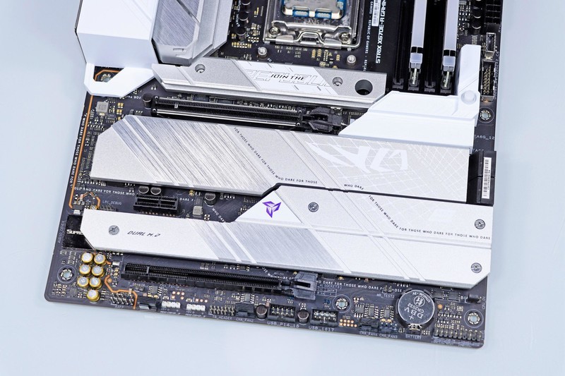 9900X VS 14900K，谁才是多面手？X670E 吹雪与 RTX 4080 SUPER 月白搭台