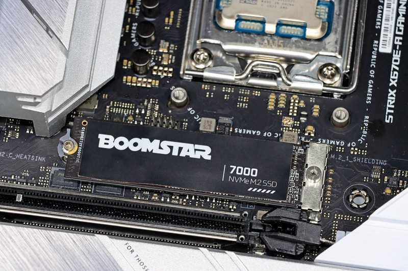 9900X VS 14900K，谁才是多面手？X670E 吹雪与 RTX 4080 SUPER 月白搭台