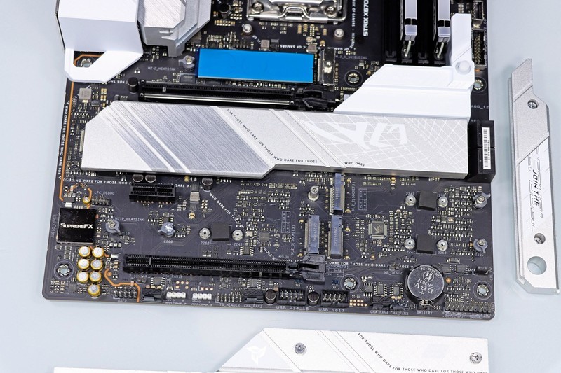 9900X VS 14900K，谁才是多面手？X670E 吹雪与 RTX 4080 SUPER 月白搭台