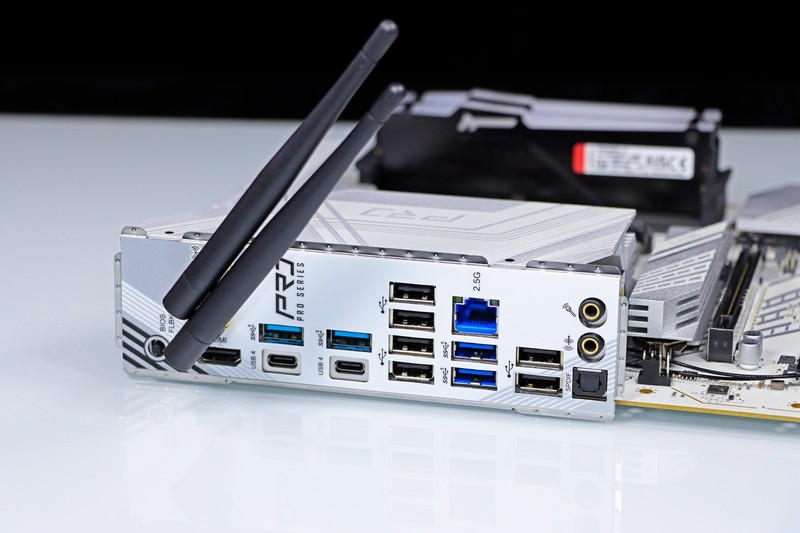 AMD Ryzen 5 9600X 真香！还选啥 14600KF 啊！