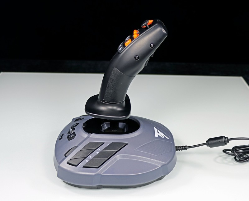 我真的在种田！用图马思特 SimTask-FarmStick 获得沉浸式体验！