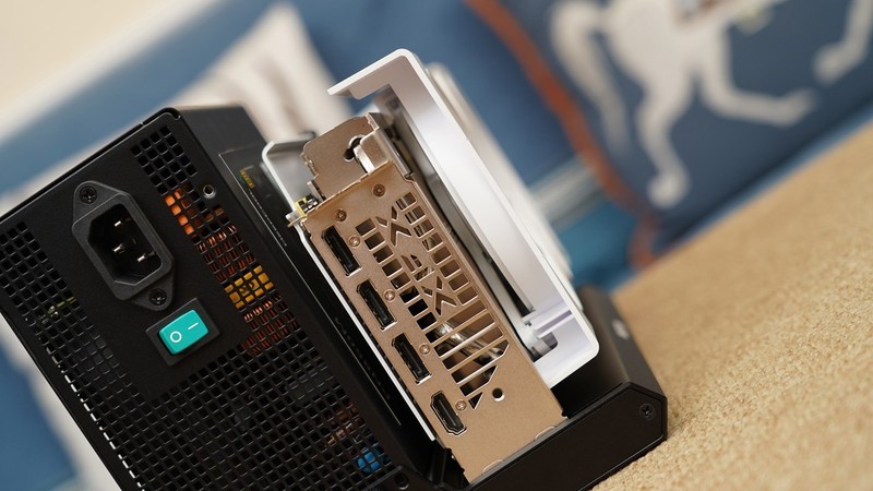 迷你主机新玩法，铭凡 X1 Pro-370+9070 GRE实现高性能游戏小钢炮