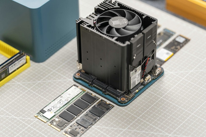 内置6个M.2硬盘位，可搭建全闪NAS，千元级迷你主机零刻ME mini