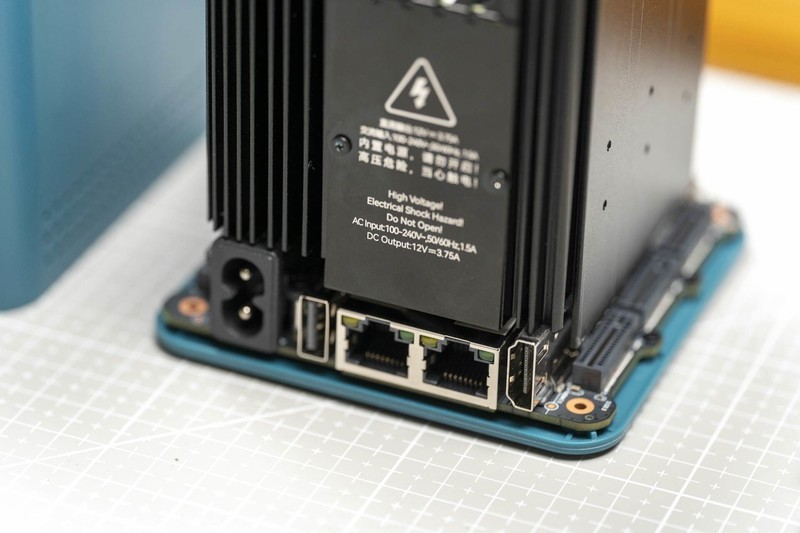 内置6个M.2硬盘位，可搭建全闪NAS，千元级迷你主机零刻ME mini