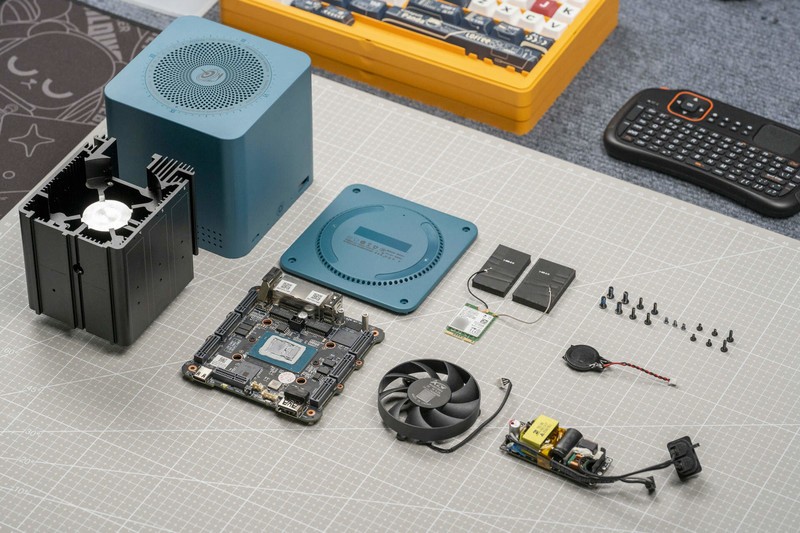 内置6个M.2硬盘位，可搭建全闪NAS，千元级迷你主机零刻ME mini